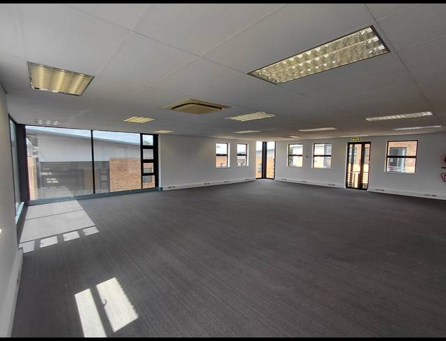 383M² OFFICE TO LET IN PAULSHOF